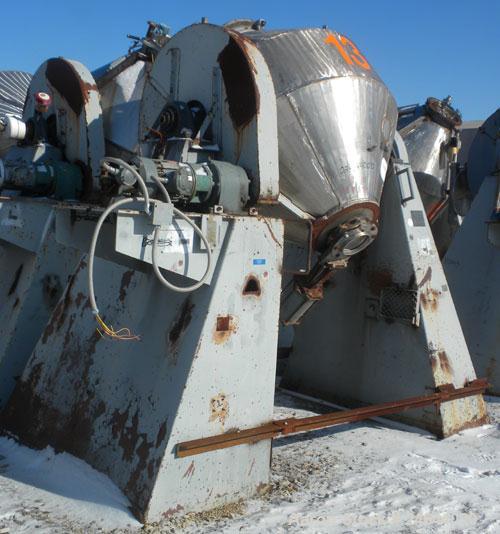 Used National Tank & Manufacturing Double Cone Jacketed Blender, 40 Cubic Feet Working Capacity (59.8 total), 304 Stainless Steel. Stainless steel jacket rated 10 psi. Internal 56" diameter x 19" str...