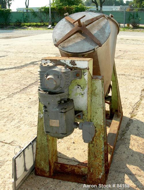 Used- Patterson Kelley Twin Shell Dry Blender, 5 Cubic Feet, 304 Stainless Steel. Maximum material density 65 pounds per cub...