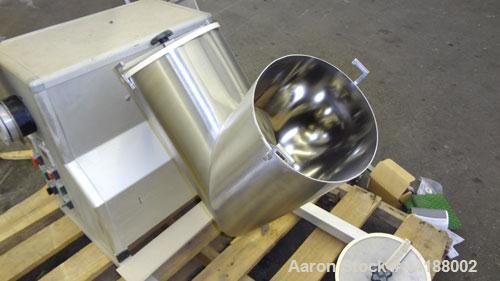 Used Patterson-Kelley 16 Quart Blend Master Lab Blender, Maximum density rating 200 pound a cubic foot. Unit consists of (1) 316 Stainless steel twin shell blender, (2) 9” diameter charge ports with ...