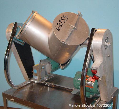 Used Patterson Kelly Twin Shell Liquid Solid Blender, 16 quart, stainless steel. 125 pounds per cubic foot max material density. Liquid solids bar driven by a 3/4 hp, 1/60/115/230 volt, 3450 rpm moto...