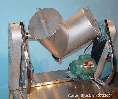 Used Patterson Kelly Twin Shell Liquid Solid Blender, 16 quart, stainless steel. 125 pounds per cubic foot max material density. Liquid solids bar driven by a 3/4 hp, 1/60/115/230 volt, 3450 rpm moto...