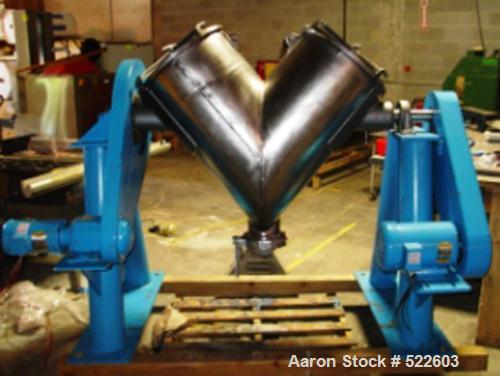 USED: 5 Cubic Foot Patterson Kelley twin shell blender, stainless steel construction on product contact surfaces. Maximum material density is 70 lb/cubic foot. Quick release access covers, mixing bar...