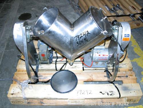 USED: Patterson Kelley 16 quart twin shell blender. 304 stainless steel, non-jacketed, approximately 350 lb/cubic frrt. Provision for an intensifier bar with a 1/3 hp, 1/60/115/230 volt, 1725 rpm mot...