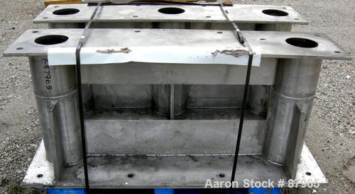 Used Patterson Kelly Twin Shell Liquid Solids Blender, 40 Cubic Feet Capacity, 304 Stainless Steel. Maximum material density 65 pounds per cubic foot. (2) 17-1/2" diameter charge ports with quick rel...