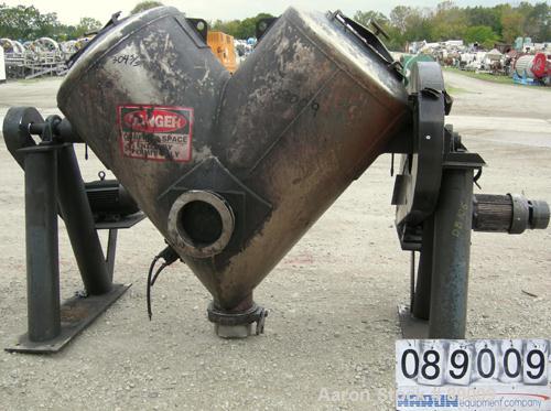 USED: Patterson Kelley twin shell blender, 20 cubic foot capacity, 304 stainless steel. Max material density 105 pounds per cubic foot. (2) 18" diameter charge ports with quick release covers. Shell ...