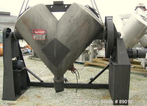USED: Patterson Kelley twin shell blender, 40 cubic foot capacity, 304 stainless steel. Max material density 82 pounds per cubic foot. (2) 18" diameter charge ports with quick release covers. Shell 4...
