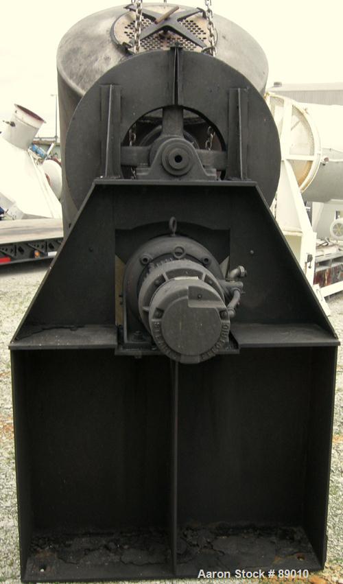 USED: Patterson Kelley twin shell blender, 40 cubic foot capacity, 304 stainless steel. Max material density 82 pounds per cubic foot. (2) 18" diameter charge ports with quick release covers. Shell 4...