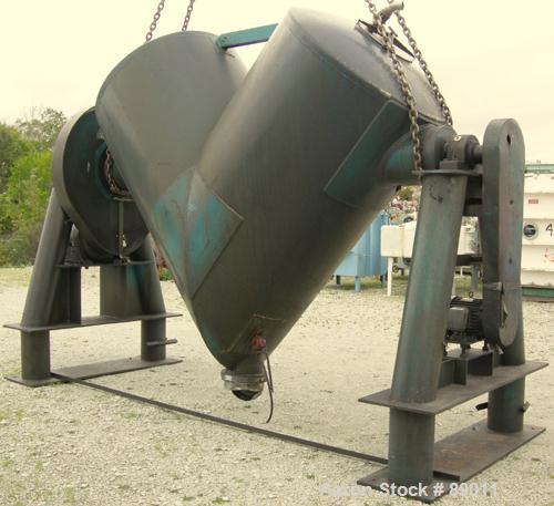 USED: Patterson Kelley twin shell blender, 125 cubic feet capacity, 304 stainless steel. Max material density 50 pounds per cubic foot. (2) 18" diameter charge ports with quick release covers. Shell ...