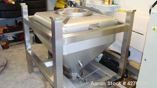 Used GEA IBC Single Pedstal Container Mixer/Blender. Material of construction is 316 stainless steel, total capacity 500 liter, working capacity 330 liter, non-jacketed container. Belt driven via a g...