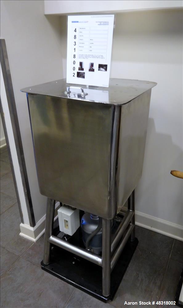 Used Likwifier, Approximate 30 Gallon, 304 Stainless Steel, Vertical.