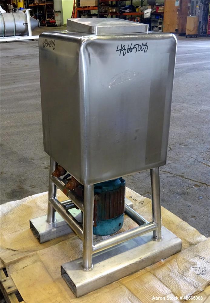 Used Norman Likwifier, 304 Stainless Steel, Approximate 17.5 Gallon, Vertical.
