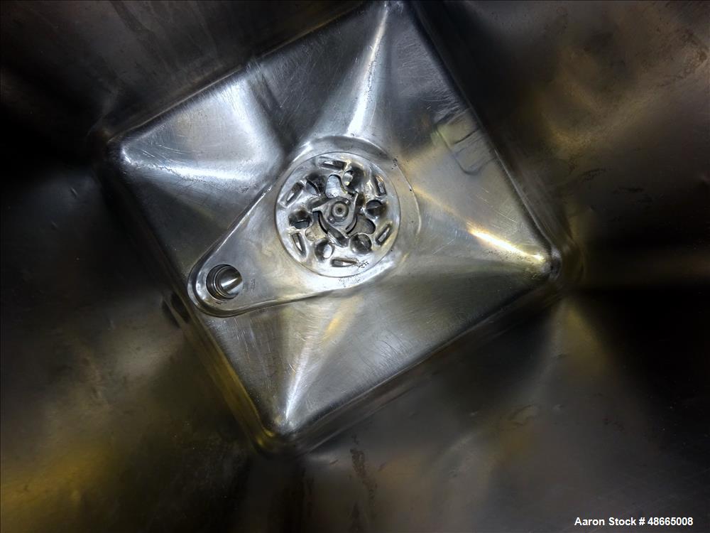 Used Norman Likwifier, 304 Stainless Steel, Approximate 17.5 Gallon, Vertical.