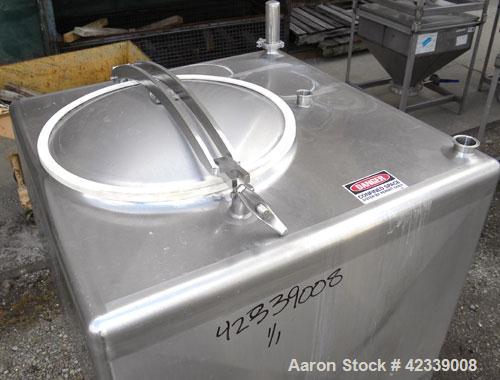 Used Breddo Likwifier, 200 Gallon, Model LDT, 304 Stainless Steel. Non-jacketed tank 40" wide x 40’’ long x 31’’ straight side. Flat top, coned bottom. Openings: top 1-1/2" tri-clamp, (2) 2" tri-clam...