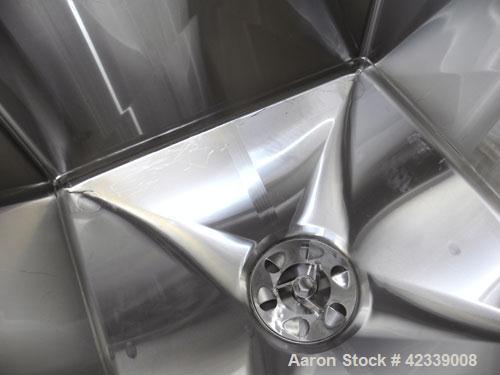 Used Breddo Likwifier, 200 Gallon, Model LDT, 304 Stainless Steel. Non-jacketed tank 40" wide x 40’’ long x 31’’ straight side. Flat top, coned bottom. Openings: top 1-1/2" tri-clamp, (2) 2" tri-clam...