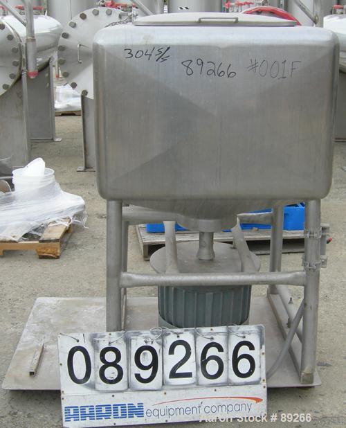 USED: Breddo Likwifier, 304 stainless steel, 100 gallon working capacity. Non-jacketed 35-1/2" wide x 35-1/2" long x 22" straight side. Flat top, coned bottom. Approximate 10" bottom impeller. Driven...