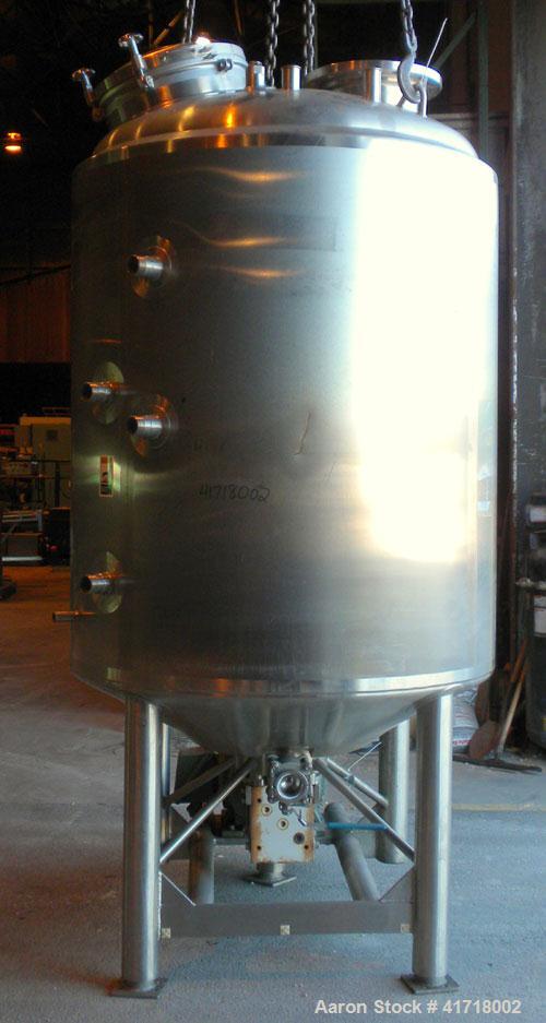 Used Walker Stainless Liquifier, 500 Gallon, model PV-Liquiverter, 316L stainless steel, vertical. Jacketed tank 52'' diameter x 60'' straight side, dished top, coned bottom. #4 Sanitary internal rat...