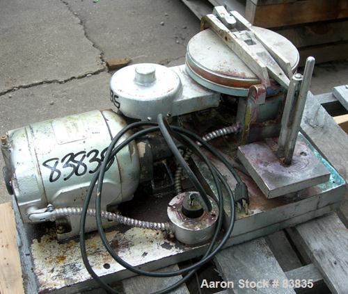 USED: Hoover automatic muller, model 4B. Unit consists of (2) 7-1/2" diameter glass plates, one of which rotates at a constant speed over a stationary plate causing shear forces to develop which simu...
