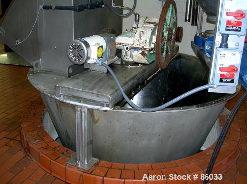 USED: J H Day Nauta mixer, 70 cubic foot working capacity, 304 stainless steel. Approximately 83" diameter x 115" straight side. Non-jacketed. 1/3 cover. Approximate 8" diameter pintle bearing bottom...
