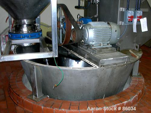 USED: J H Day Nauta mixer, 70 cubic foot working capacity, 304 stainless steel. Approximately 83" diameter x 115" straight side. Non-jacketed. 1/3 cover. Approximate 8" diameter pintle bearing bottom...