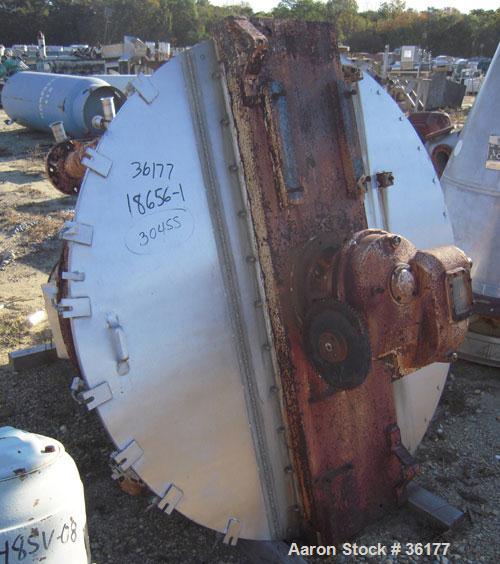 Used J.H. Day Nauta Mixer, 27 Cubic Feet, 304 Stainless Steel. 66" diameter x 72" high, polished internal, 1.5 hp, 5 hp 190/380 volt drives. Missing mixing screw, discharge, and pintle bearing.