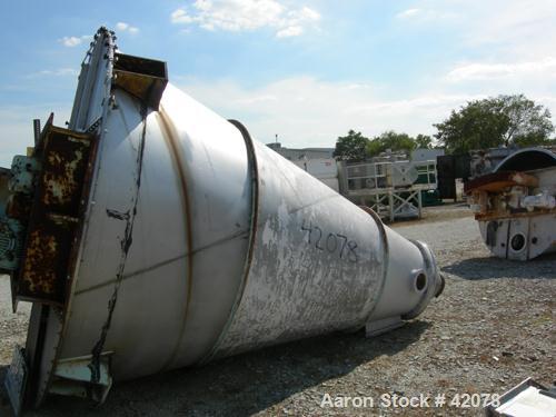 USED: Day twin screw nauta mixer, 200 cubic feet (1500 gallon), model MB2X-200, 304 stainless steel. No 4 finish contact surfaces. 123-7/16" diameter x 141-9/16" cone height. Flat bolt-down hinged co...