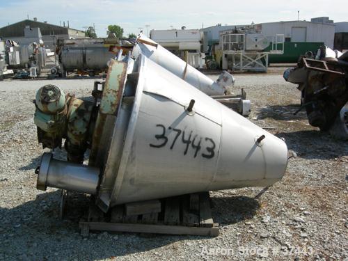 Used Vrieco Nauta Mixer, 25 Cubic Feet, 304 Stainless Steel. 4' diameter x 66" straight side. Flat bolt down top cover with 10" x 20" inspection door with cover, 4" x 8" opening. 9" diameter tangenti...