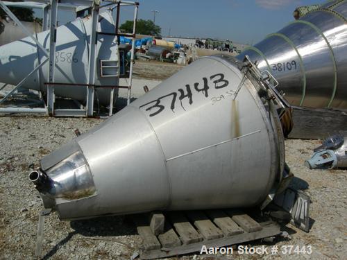 Used Vrieco Nauta Mixer, 25 Cubic Feet, 304 Stainless Steel. 4' diameter x 66" straight side. Flat bolt down top cover with 10" x 20" inspection door with cover, 4" x 8" opening. 9" diameter tangenti...