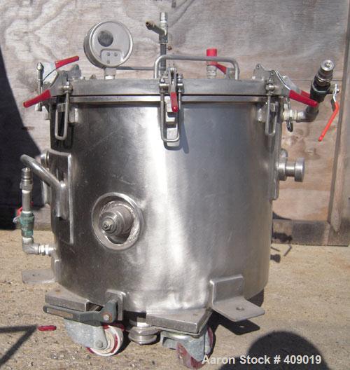 Used Ross 10 Gallon Mixing Can, 304 Stainless Steel. 18" diameter x 13" deep, stainless steel jacketed. 2" outlet. Includes a top cover. Mounted on casters.