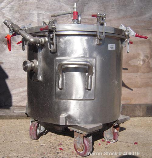 Used Ross 10 Gallon Mixing Can, 304 Stainless Steel. 18" diameter x 13" deep, stainless steel jacketed. 2" outlet. Includes a top cover. Mounted on casters.
