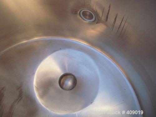 Used Ross 10 Gallon Mixing Can, 304 Stainless Steel. 18" diameter x 13" deep, stainless steel jacketed. 2" outlet. Includes a top cover. Mounted on casters.