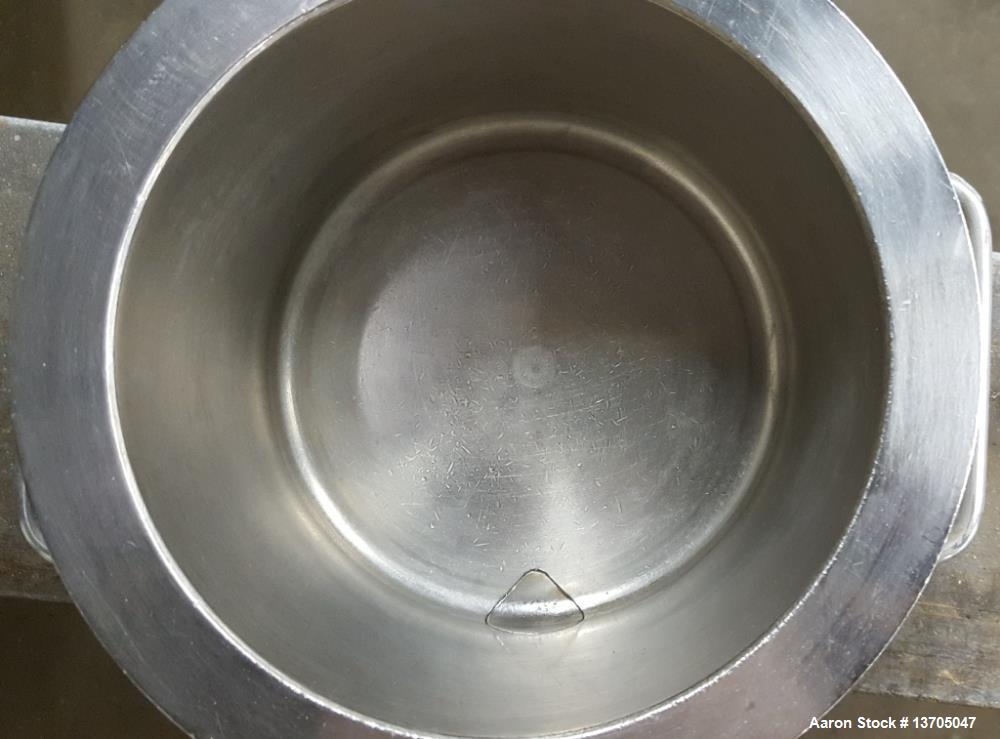 Used Ross Double Planetary Mixer, Model LDM-1QT. Vacuum, sanitary stainless steel construction. 1/2 to 1 quart mixing capacity. 1 quart total capacity. Stainless mix can with Cove type plug valve. Un...