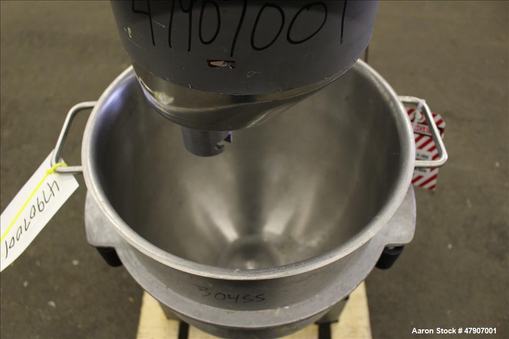 Used Welbilt Varimixer, 40 Quart (10 Gallon), Model W40. Manual speed range 60-280 rpm. Driven by a 3hp, 3/60/220/440 volt, 1725 rpm motor. Manual speed change, manual bowl lift, and operator control...