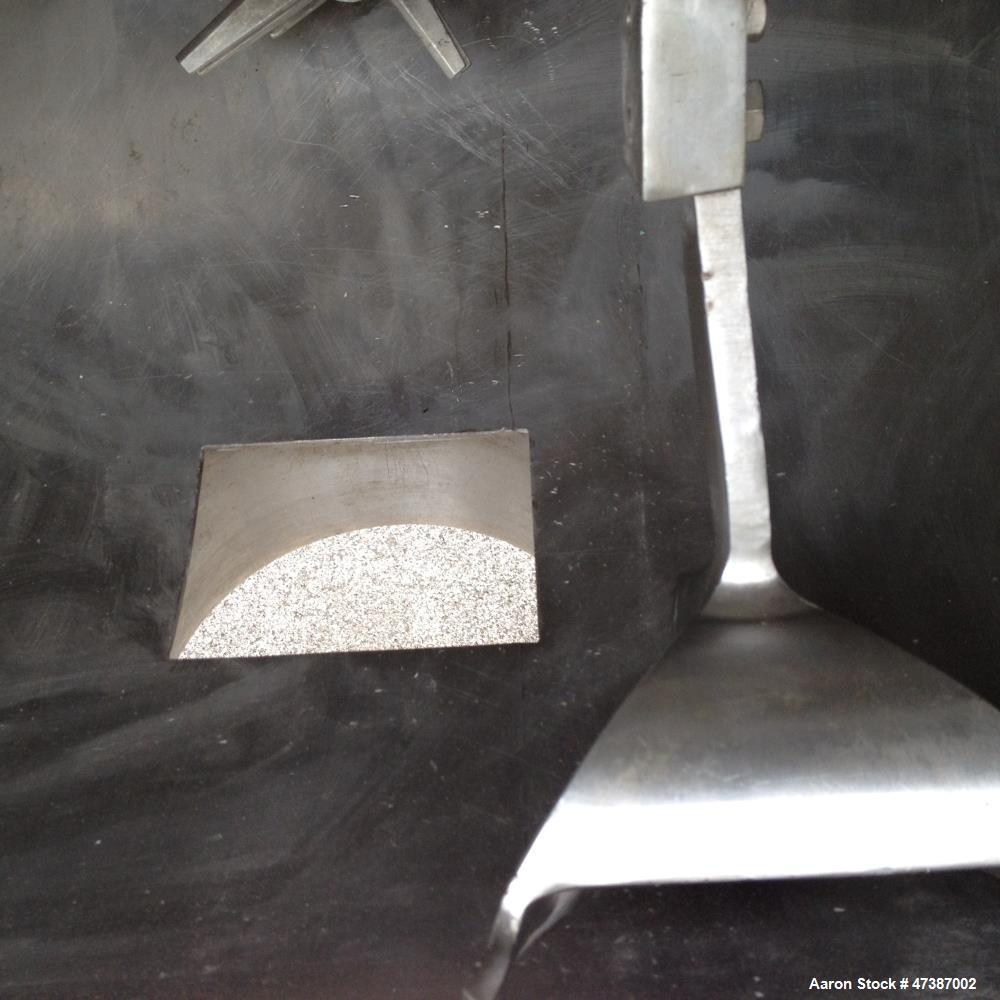 Used Lodige Plow Mixer, stainless steel 316. Max capacity 79.28 gallons (300 liters). Max. pressure 0.5 bar. Max. temperature 230 F (110 C).