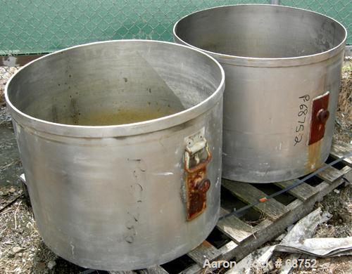 USED:Day pony mixer size 3. Working capacity 50 gallon, total 53gallon. (3) 28" diameter x 20" deep non-jacketed 301 stainless steelmixing cans. (4) 2" wide x 1/2" thick bolt-on paddles. Lift off cov...