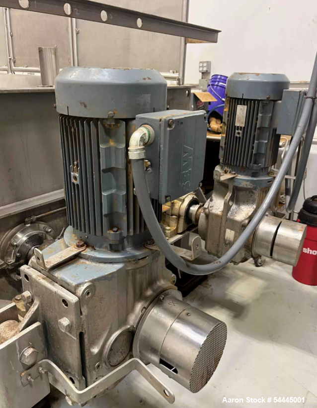 Used Approximately 140 cuft / 1100 Gallon capacity Dual Shaft Ribbon Blender. Stainless steel. Dimple Jacket. Bottom Discharge: (2) 10" ports, one for each screw, Trough dimensions: Length: 119 inche...