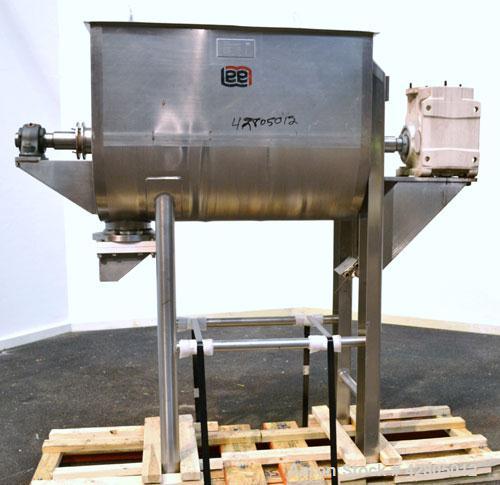 Used Lee Industries Double Spiral Ribbon Blender, 22.2 Cubic Feet (900 Pound) Working Capacity, Model 900TDR, 316 Stainless Steel. #4 Finish Non-jacketed trough 30’’ wide x 48’’ long x 32’’ deep. Ope...