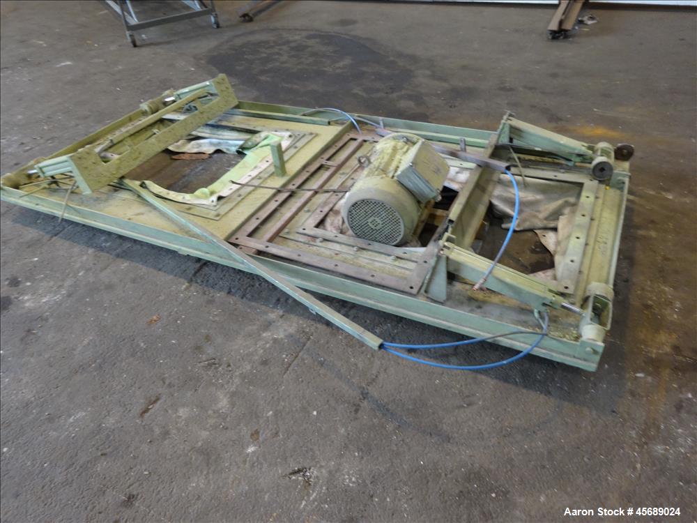 Used Van den Berg BMW Ribbon Blender, Model 1000-V-Omega, 304 Stainless Steel, Approximate 176 Cubic Feet. 5000 Liter maximum capacity. Non-jacketed trough approximate 129" long x 79" wide x 35" deep...