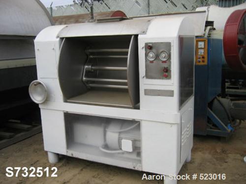 USED: Champion single dough mixer, stainless steel contact partswith 30" x 33" x 26" mix chamber. Unit has manual tilt. Unit has15 hp motor drive, 220/440V. Unitized with stainless steel hoodcover. H...