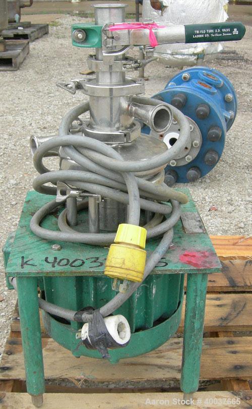 Used Tri Clover Tri Blender, Model F2116MD-B40, 316 Stainless Steel. Approximately 4-1/2" diameter x 1-1/2" high impeller. Driven by a 2 1/2 hp, 3/60/230/460 volt, 3600 rpm motor. 2" tri clamp top in...