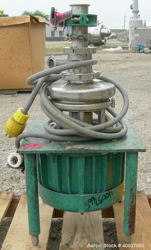 Used Tri Clover Tri Blender, Model F2116MD-B40, 316 Stainless Steel. Approximately 4-1/2" diameter x 1-1/2" high impeller. Driven by a 2 1/2 hp, 3/60/230/460 volt, 3600 rpm motor. 2" tri clamp top in...