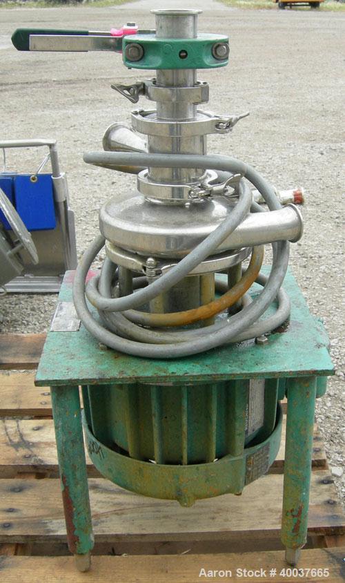 Used Tri Clover Tri Blender, Model F2116MD-B40, 316 Stainless Steel. Approximately 4-1/2" diameter x 1-1/2" high impeller. Driven by a 2 1/2 hp, 3/60/230/460 volt, 3600 rpm motor. 2" tri clamp top in...