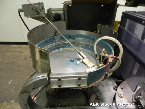 Used Haumiller Model Lasta Stainless Steel 6-Pocket Spray Tip Applicator. Single Hammer, 16” vibratory feeder bowl. Approximate 24” x 24” x 12” deep hopper. Allen Bradley Panel View 1000.