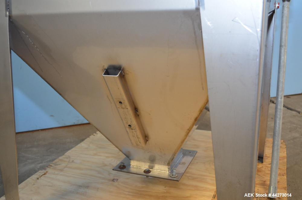 Used Hapman Vibrating Dump Station, Stainless Steel. Includes a Dust Collector. Approximate 30” long x 16” wide x 37” high dump area with grate. Dust Collector with Pulsing Air System for Cleaning Fi...