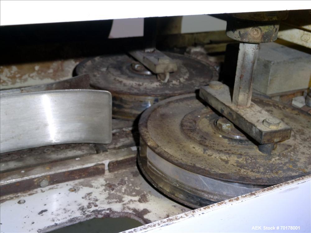 Used Doboy Model CBS-CH Continuous Band Sealer. Machine can perform at variable speeds from 300" - 425" per minute. The CBS-CH is chain fed for high volume, continuous production. Machine has a maxim...