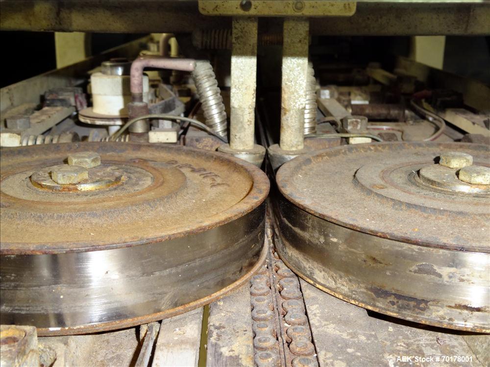 Used Doboy Model CBS-CH Continuous Band Sealer. Machine can perform at variable speeds from 300" - 425" per minute. The CBS-CH is chain fed for high volume, continuous production. Machine has a maxim...