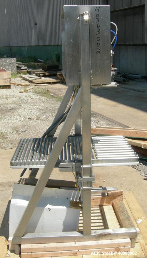 Used Parish Case-Pak meter filler, model M125, 304 stainless steel. Capacity one gallon to six gallon bags. Designed to automatically fill predetermined volumes of liquid products into polyethylene b...