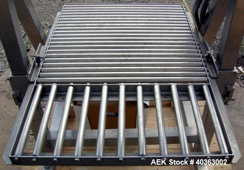 Used Parish Case-Pak meter filler, model M125, 304 stainless steel. Capacity one gallon to six gallon bags. Designed to automatically fill predetermined volumes of liquid products into polyethylene b...