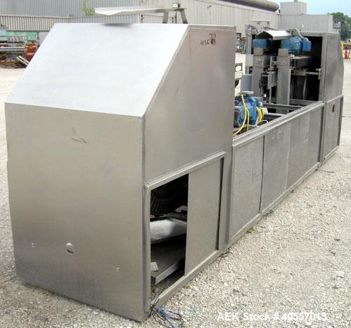 Used Bevco Low Level Bottle Gripper Air Rinser/ Inverter, Model 600, 304 stainless steel. Approximately 400 bottles per minute. Unit is on 12' centers from centerline of wheel to centerline, maximum ...