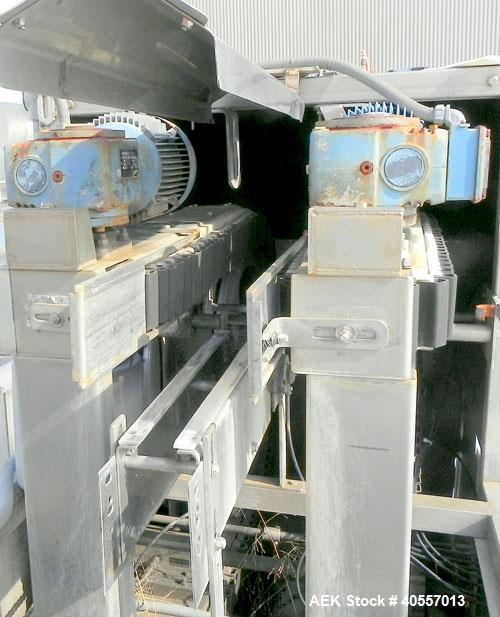 Used Bevco Low Level Bottle Gripper Air Rinser/ Inverter, Model 600, 304 stainless steel. Approximately 400 bottles per minute. Unit is on 12' centers from centerline of wheel to centerline, maximum ...
