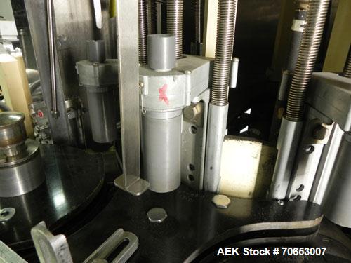 Used U.S. Bottlers Machinery Model Sanitair Cleaner DS-8 Rotary Air Bottle Cleaner capable of speeds up to 150 containers per minute. Uses a dual-stage cleaning process. Has duplex cleaning station c...
